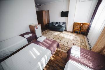 Стандартный трехместный номер в Отеле Sunrise Osh
